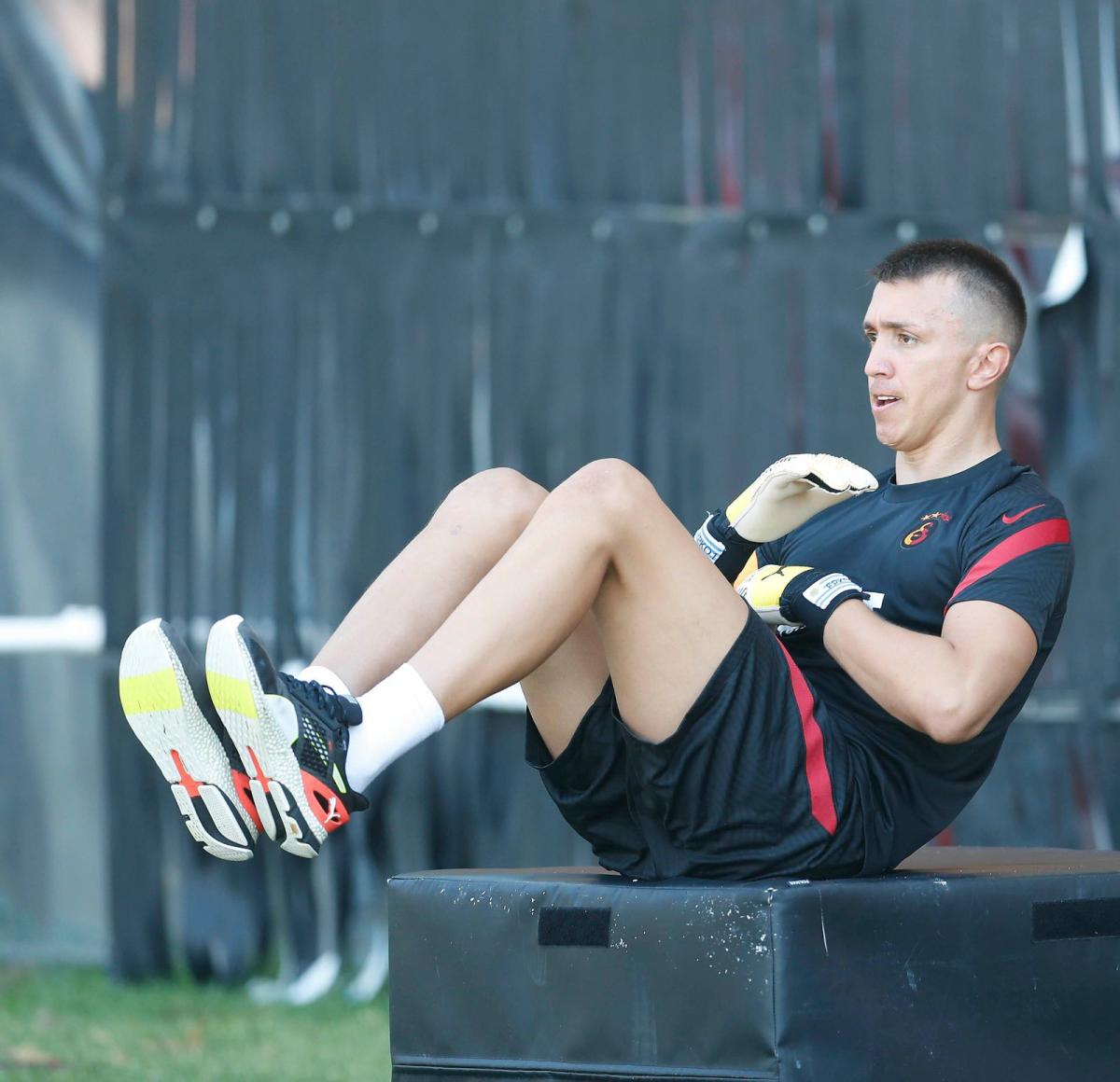 Muslera çalışmalarını sürdürüyor