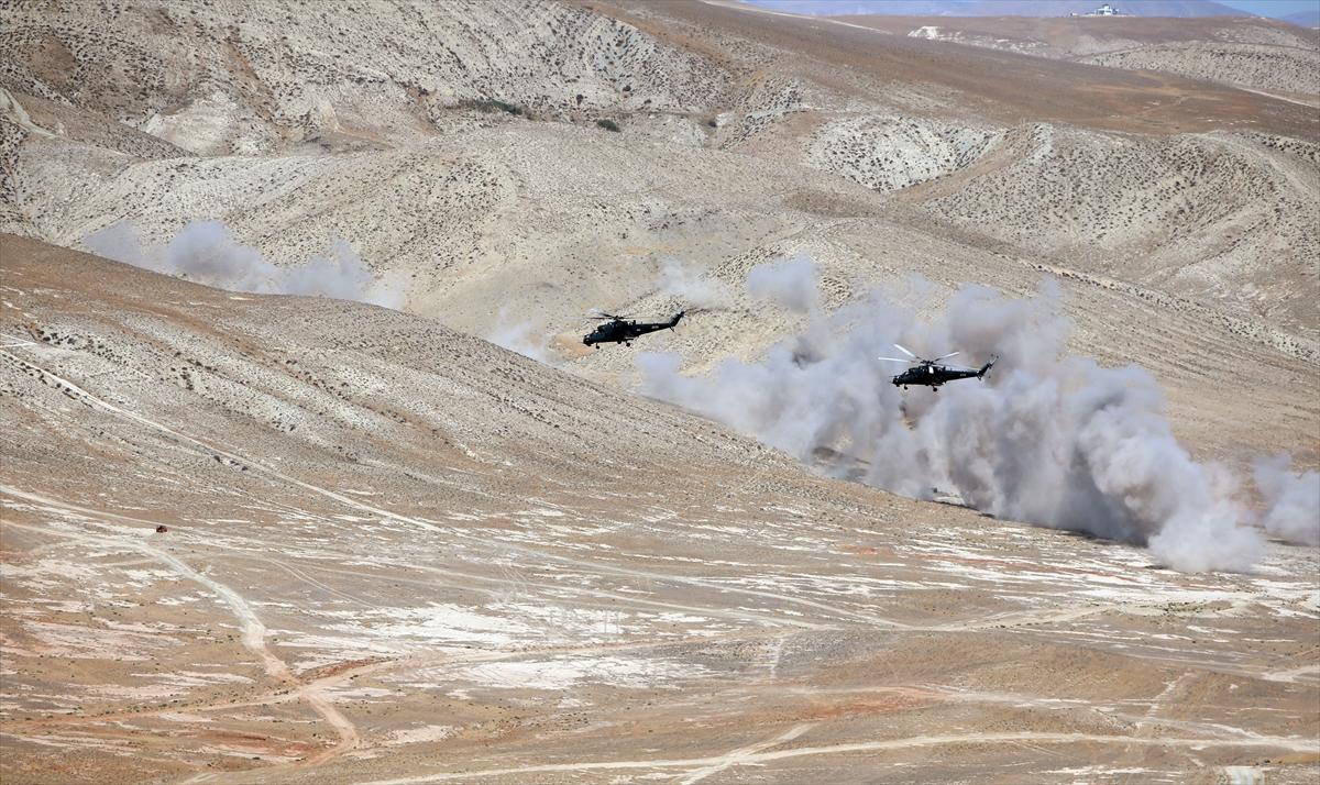 Bakan Akar: Ermenistan'a karşı Azerbaycan'ın yanındayız