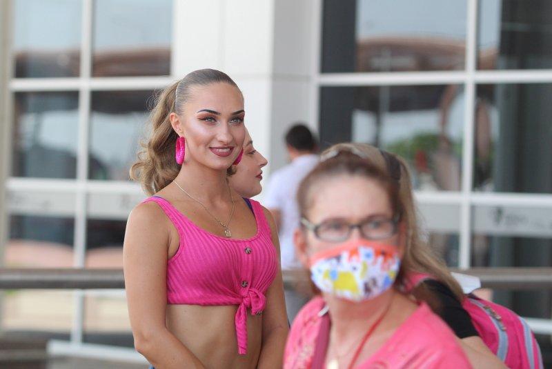 Rus turistler akın akın Antalya'ya geliyor