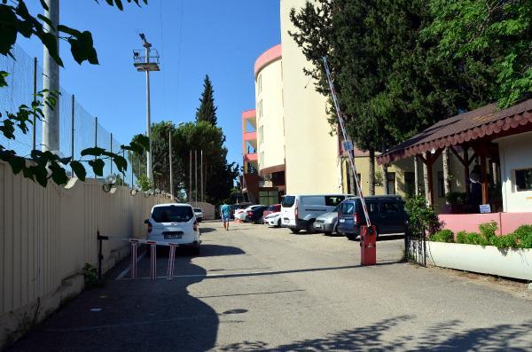 Adana'da silahını temizleyen polis kendini vurdu