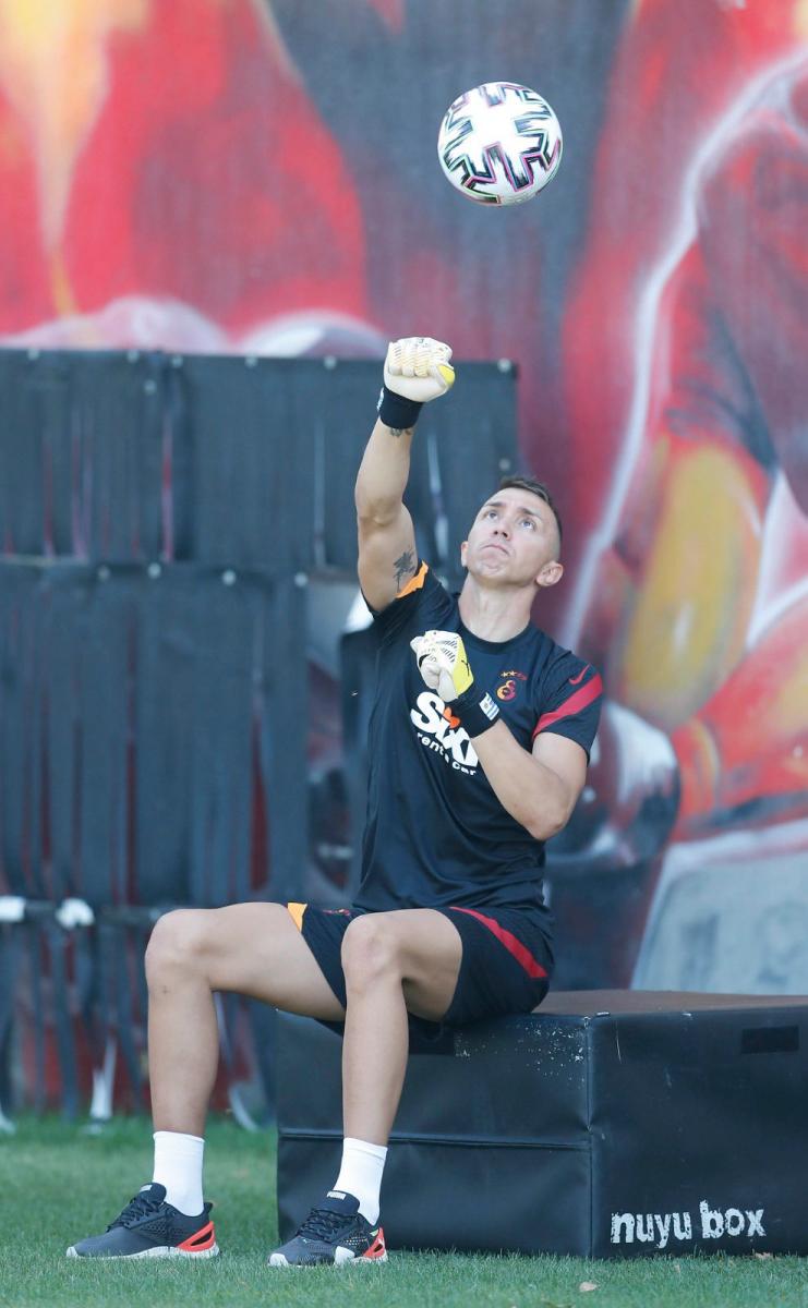 Muslera çalışmalarını sürdürüyor