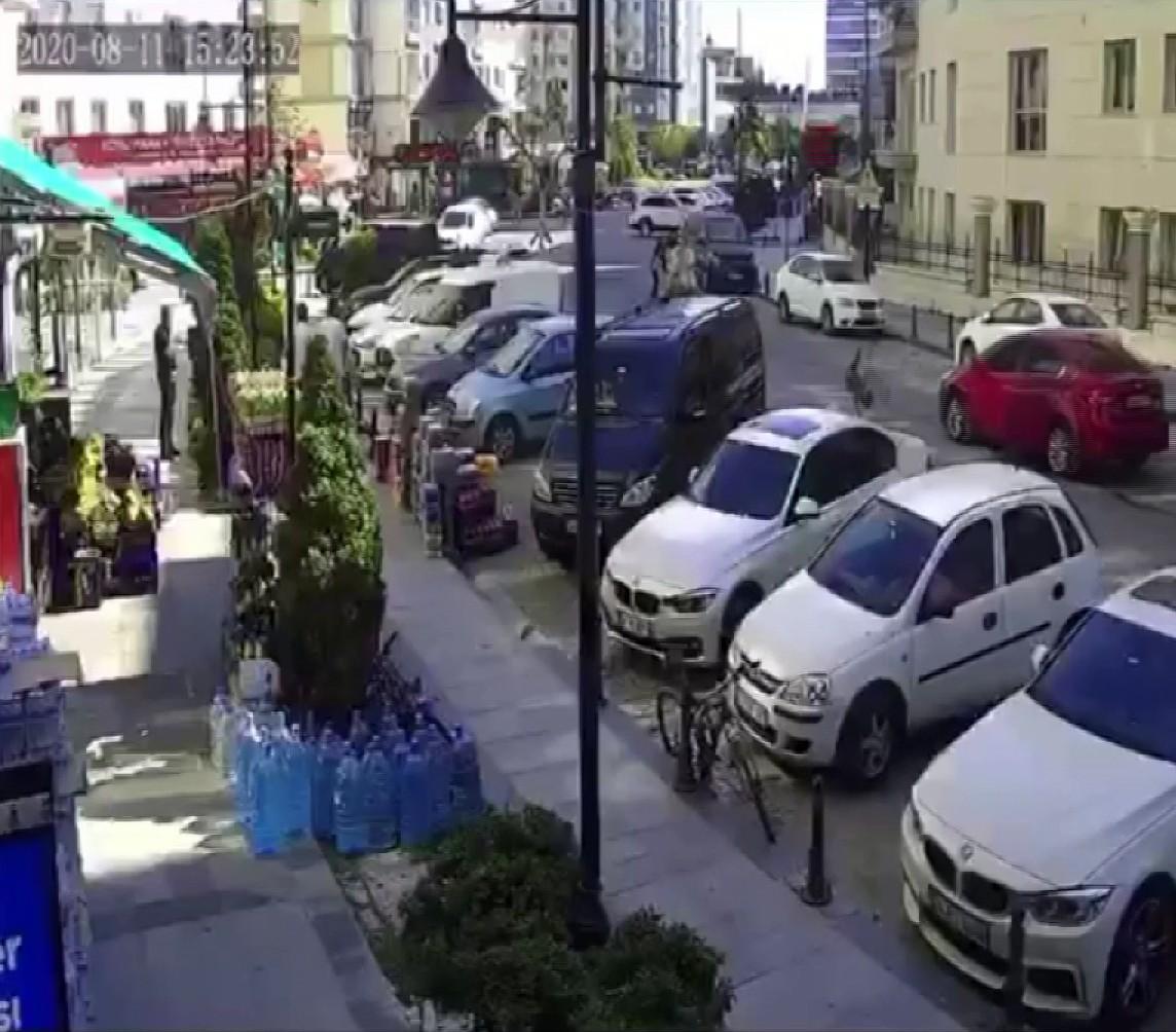 Esenyurt’ta 9 yaşındaki çocuğa araba çarptı