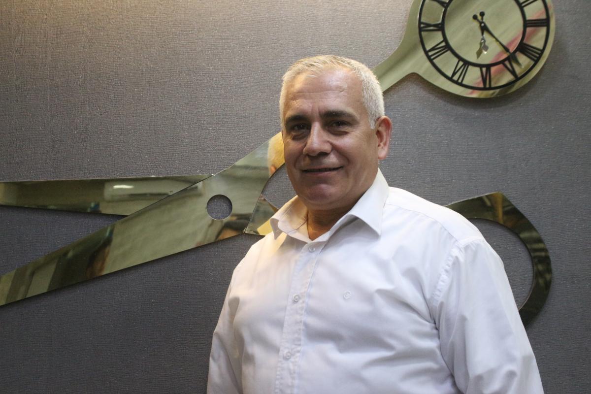 Denizli'de 34 yıllık berber, kan bankası kurdu