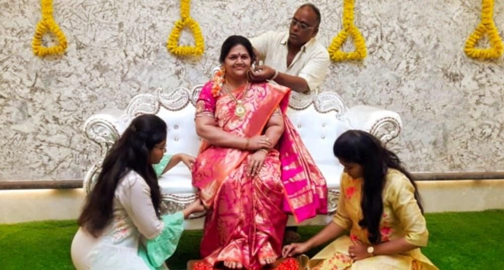 Hindistan’da iş adamı ölen eşinin heykelini yaptırdı