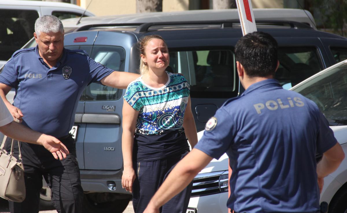 Adana'da silahını temizleyen polis kendini vurdu