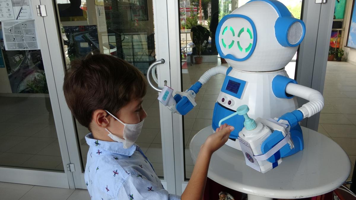 Ordu'da virüs salgınına karşı ateş ölçen robot üretildi