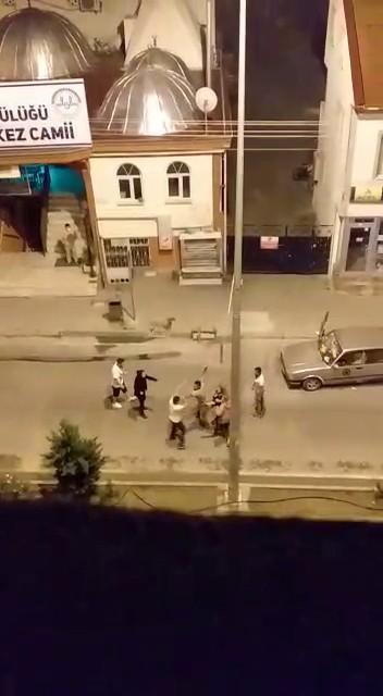 Bolu'da cami duvarına tuvaletini yapan şahıs olay çıkardı