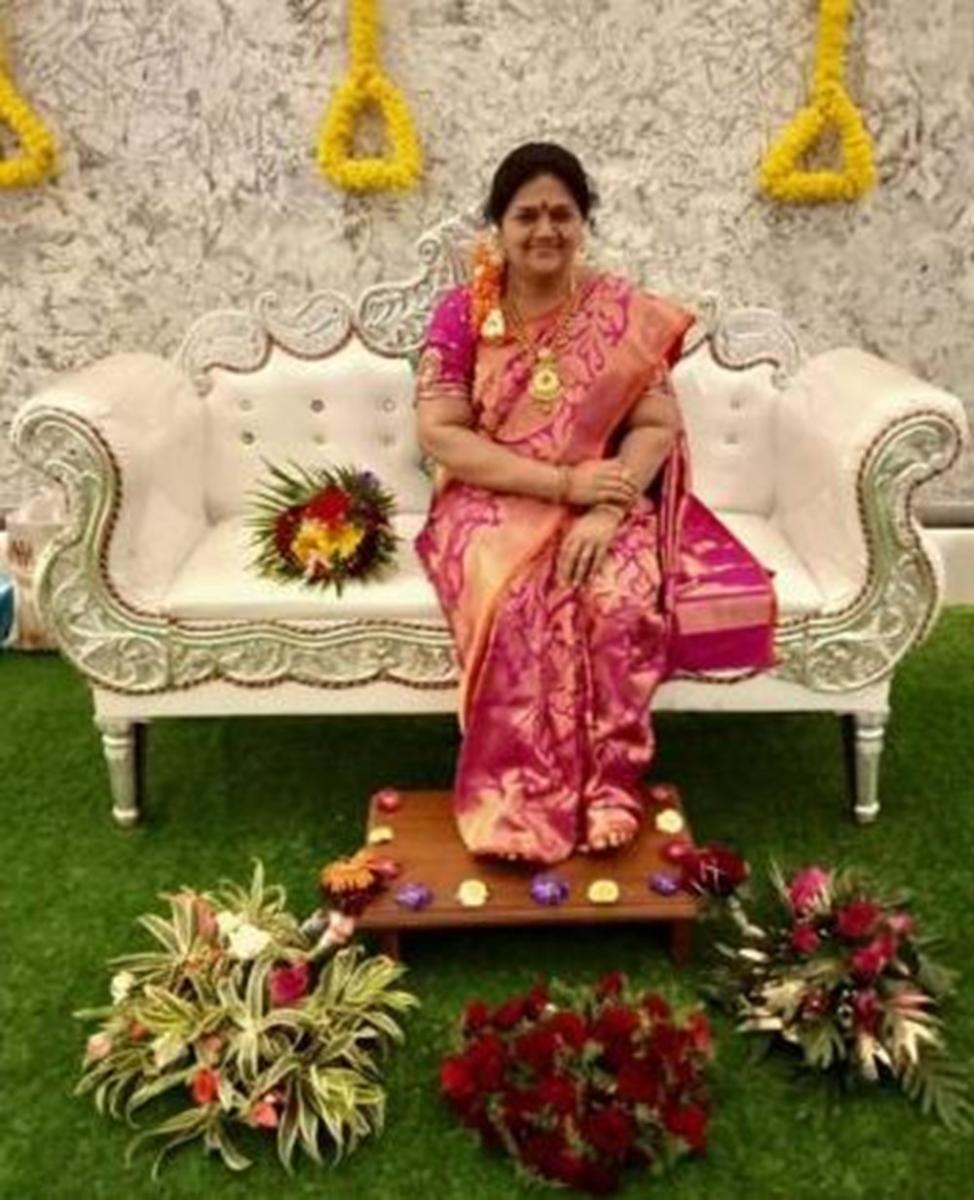 Hindistan’da iş adamı ölen eşinin heykelini yaptırdı