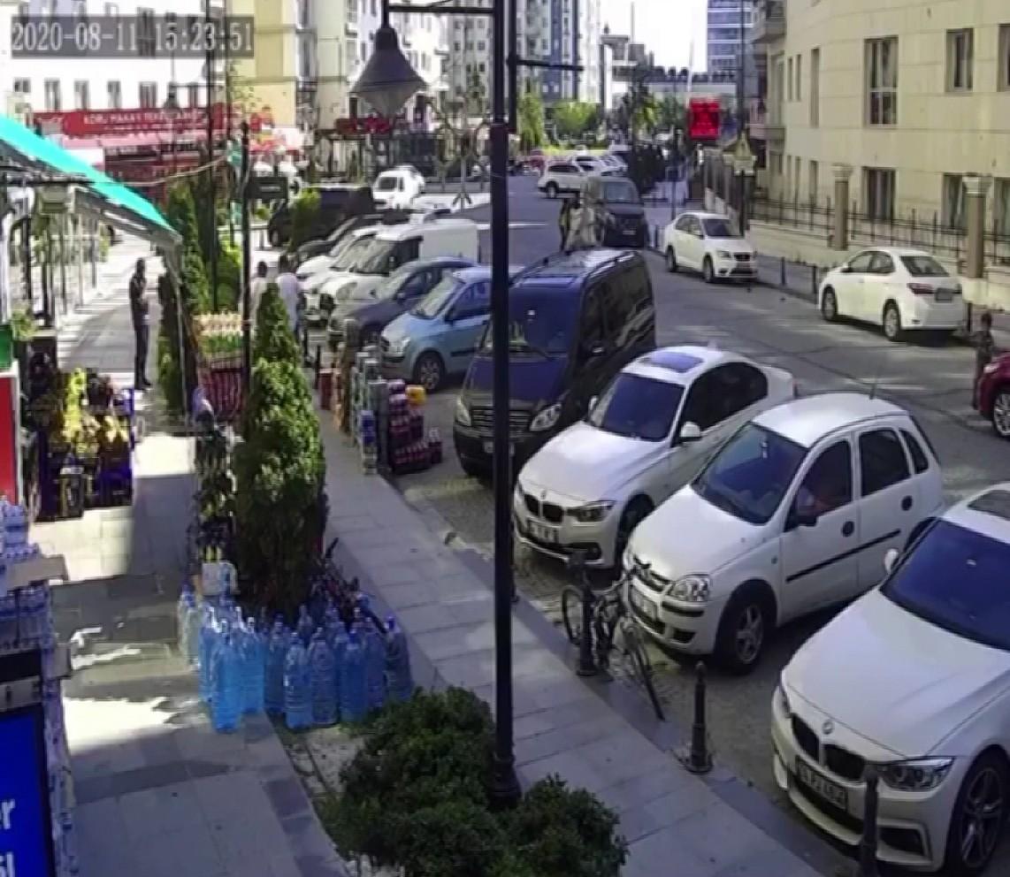 Esenyurt’ta 9 yaşındaki çocuğa araba çarptı