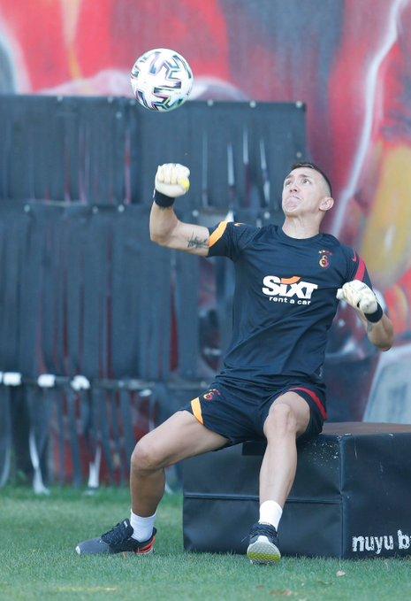 Muslera çalışmalarını sürdürüyor