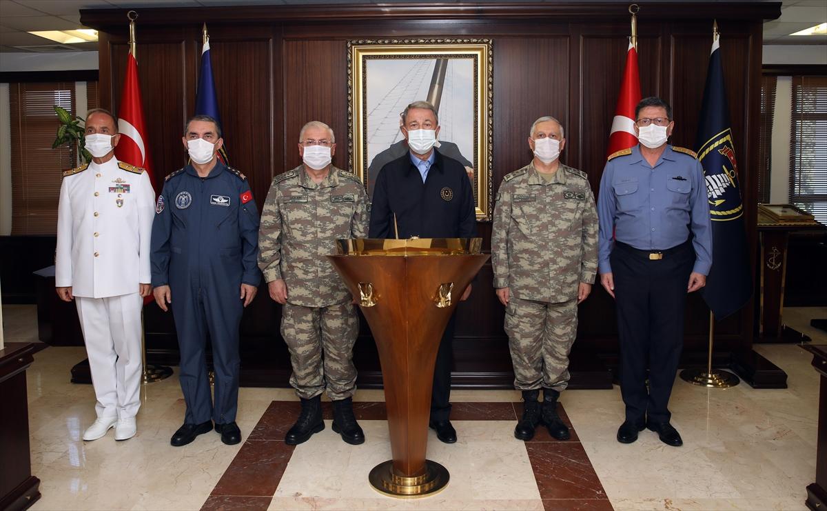 Akar ve TSK komuta kademesi Donanma Komutanlığı'na gitti