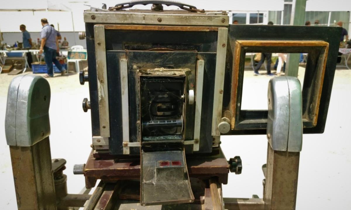 Körüklü fotoğraf makinesi görenleri hayran bırakıyor