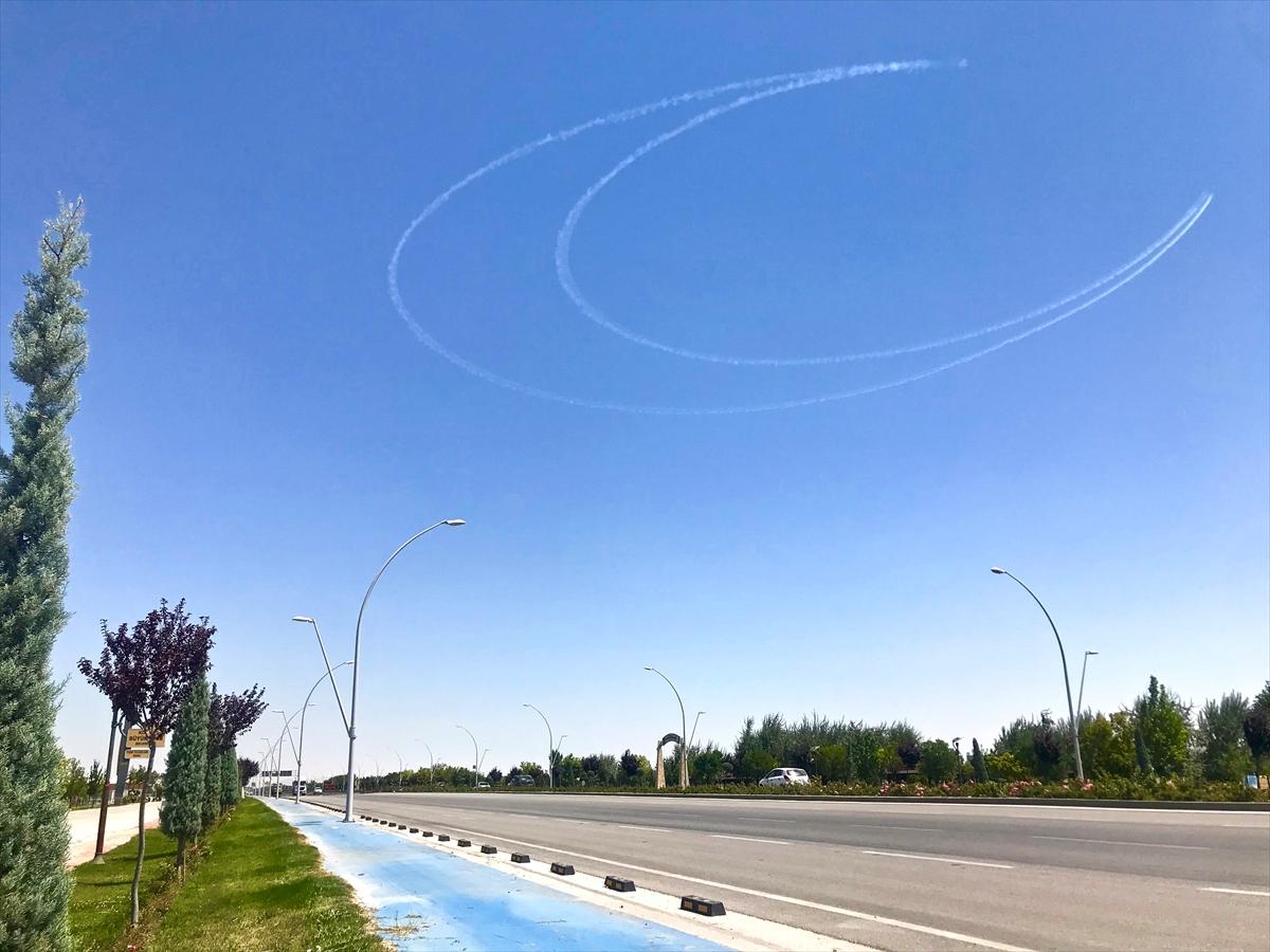 Türk Yıldızları, Konya semalarında hilal çizdi