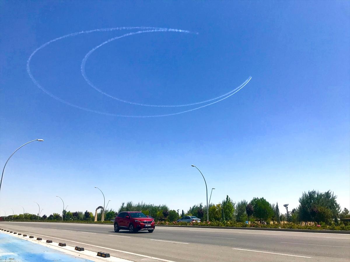 Türk Yıldızları, Konya semalarında hilal çizdi