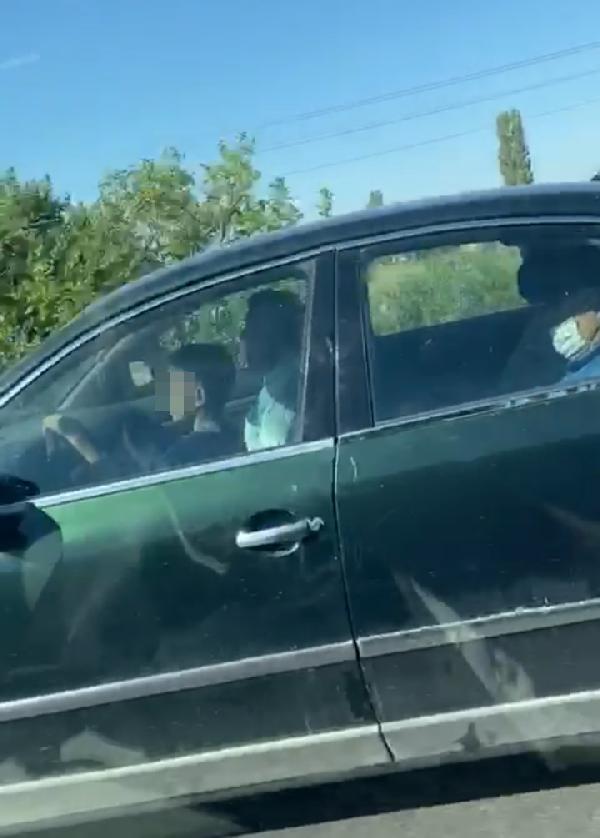 Aksaray'da, çocuğa araç kullandırdılar