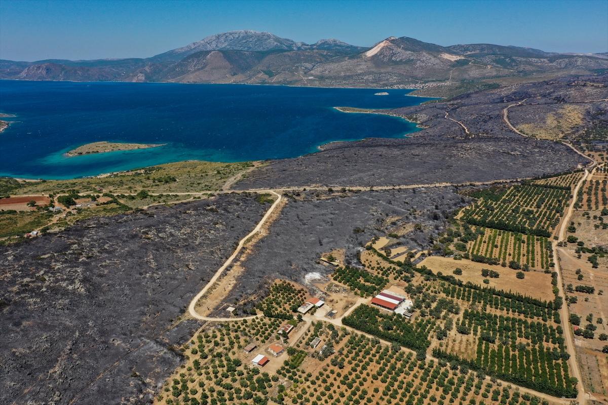 Çeşme'deki yangın havadan görüntülendi