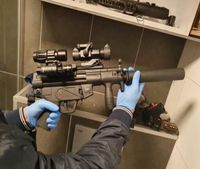 İstanbul’da ünlüleri dolandıran çeteye operasyon