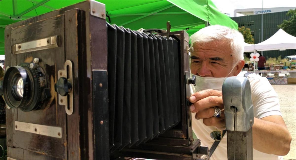Körüklü fotoğraf makinesi görenleri hayran bırakıyor
