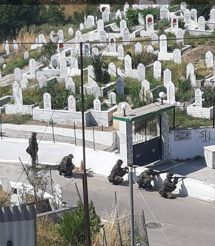 Yunan askerleri Türk köyünde tatbikat yaptı