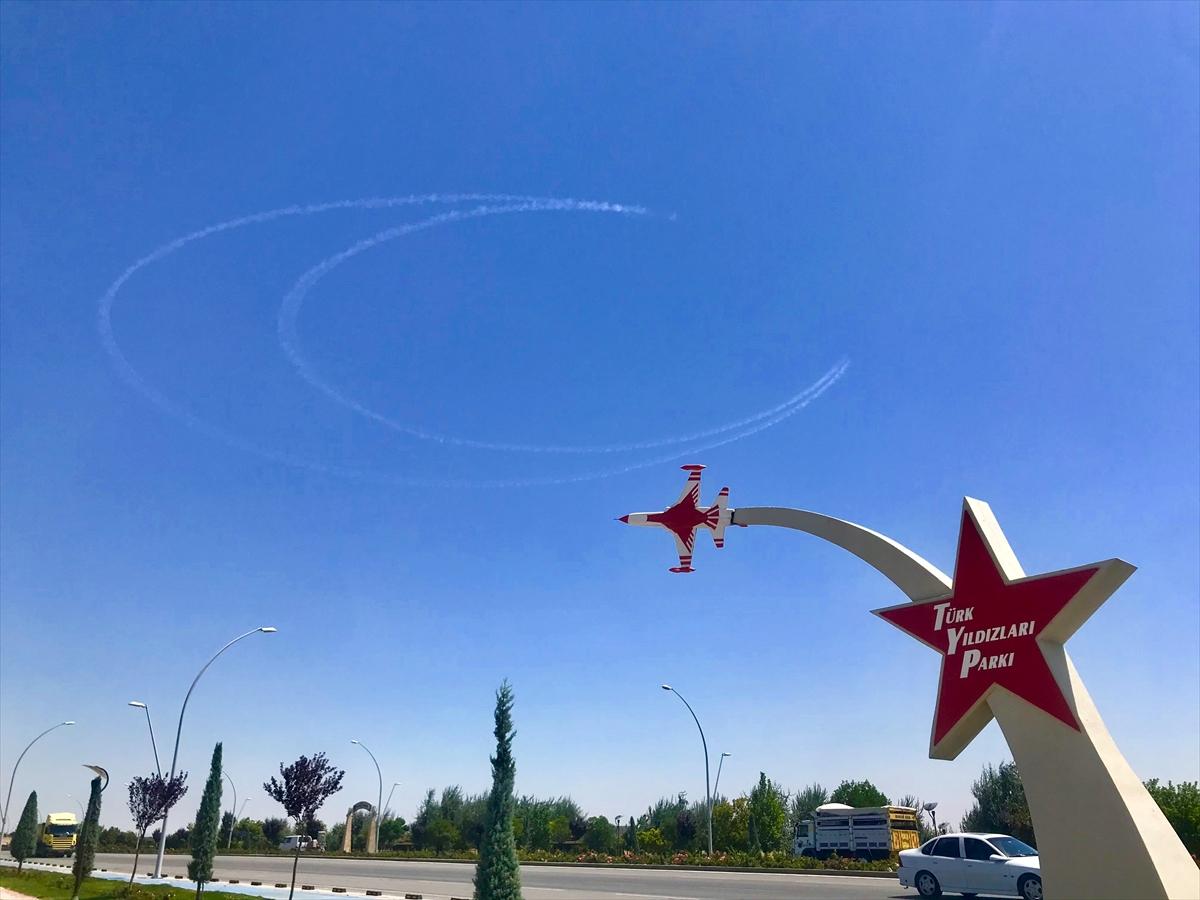 Türk Yıldızları, Konya semalarında hilal çizdi