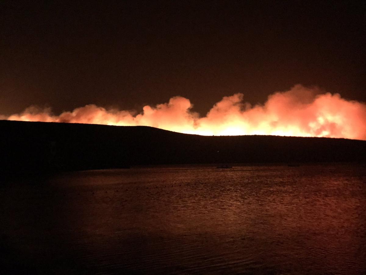 Çeşme'de çıkan yangında 4 site boşaltıldı