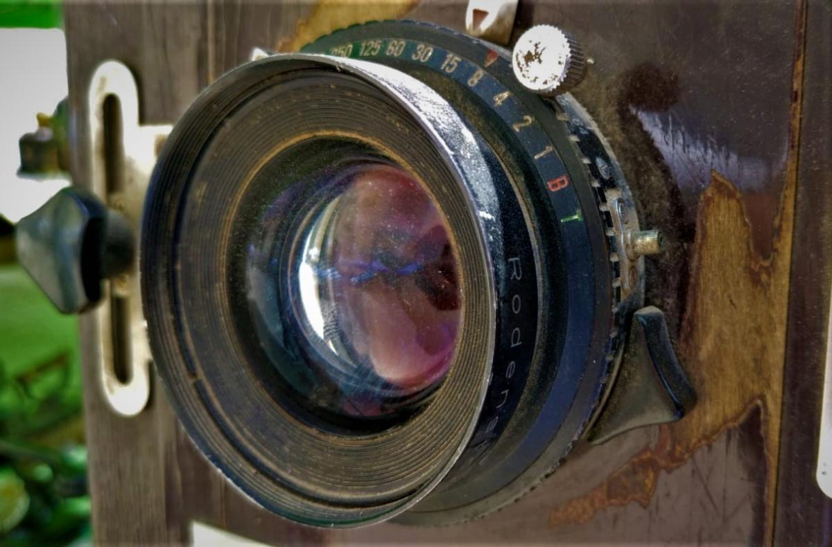 Körüklü fotoğraf makinesi görenleri hayran bırakıyor