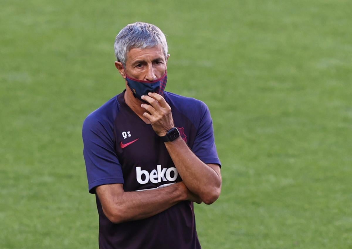 Barcelona Quique Setien'in görevine son verdi