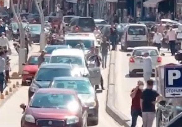 Aracıyla kaçarken 9 araca çarpan şüphelinin yakalanma anı