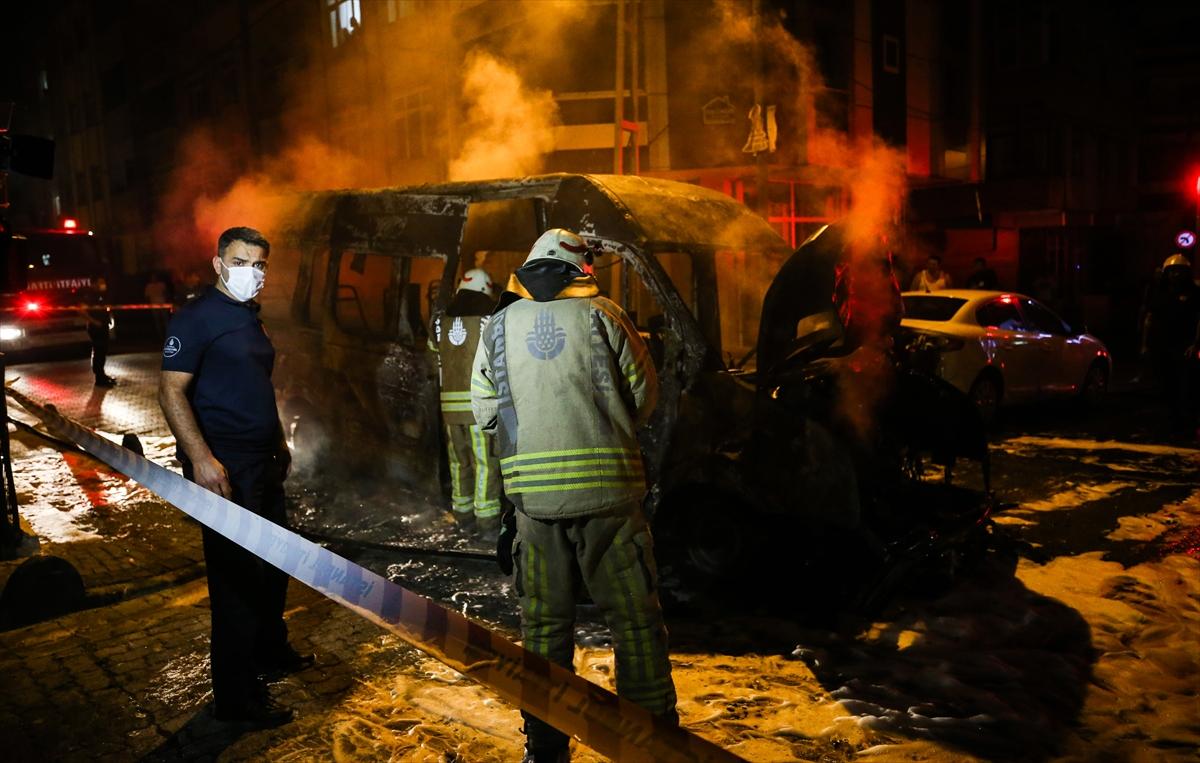 Küçükçekmece'de, servis minibüsü yandı