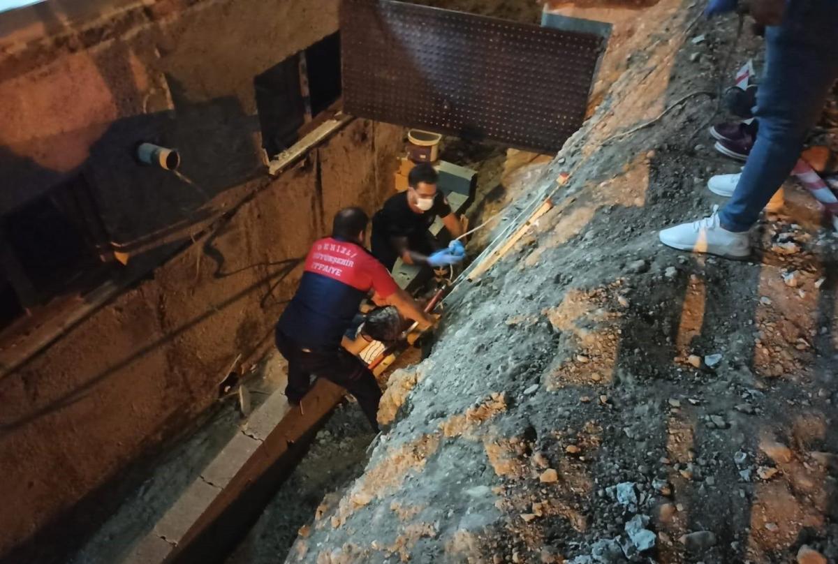 Denizli'de inşaat çukuruna düşen adam kurtarıldı