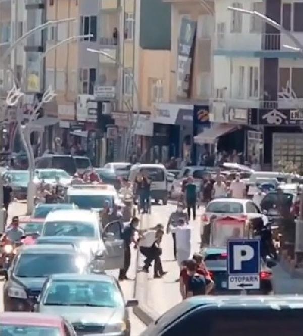 Aracıyla kaçarken 9 araca çarpan şüphelinin yakalanma anı