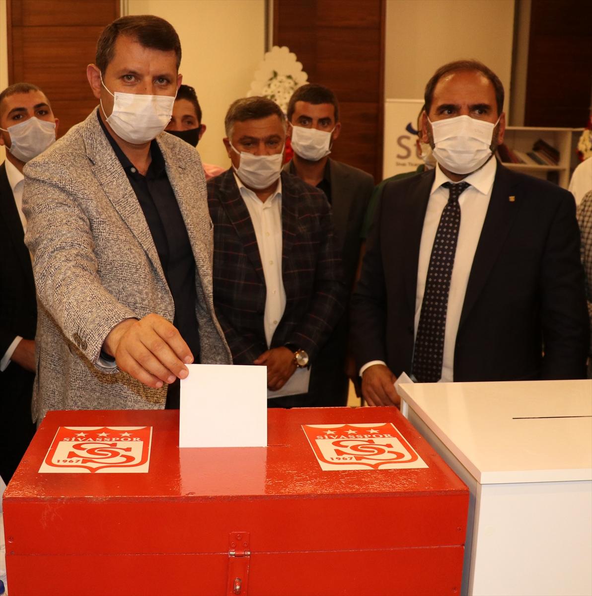 Mecnun Otyakmaz yeniden Sivasspor Başkanı seçildi