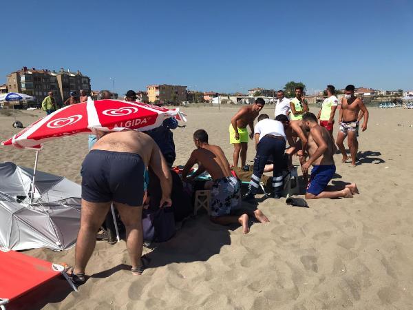 Sakarya'da plajda komşularını bıçakladı: 3 yaralı