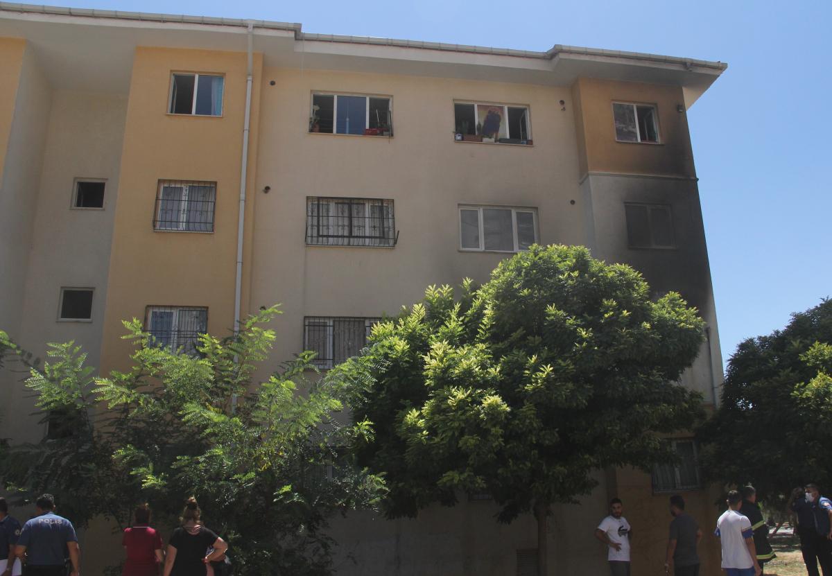 Adana'da madde bağımlısı şahıs kendi evini yaktı