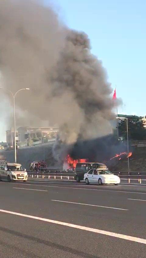 Kocaeli'de yolcu otobüsü alev alev yandı