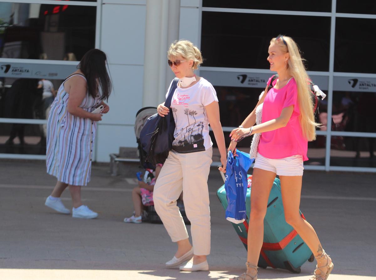 Antalya'ya 15 günde 325 bin turist geldi