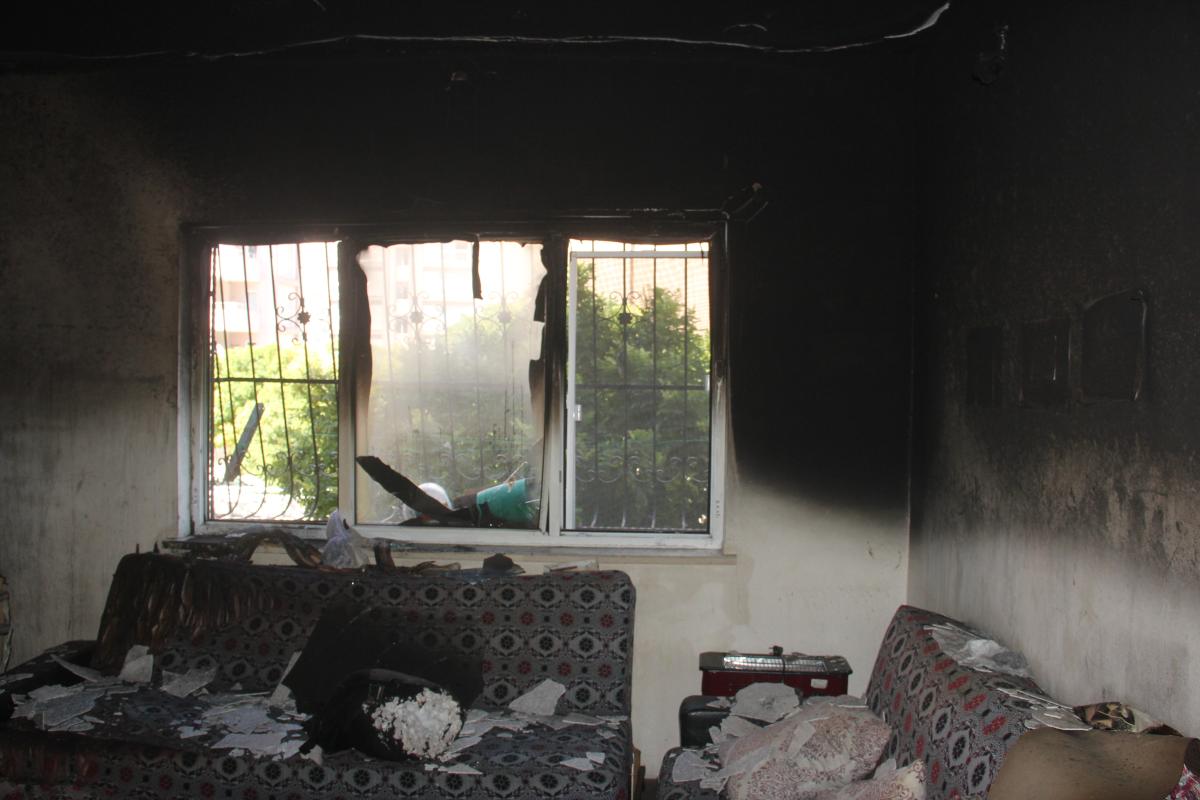 Adana'da madde bağımlısı şahıs kendi evini yaktı