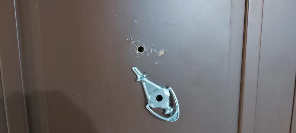 Ümraniye'de bir aile komşuları yüzünden evinden ayrılıyor