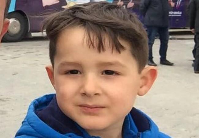 Tokat’ta minibüsten düşen çocuk tekerin altında can verdi