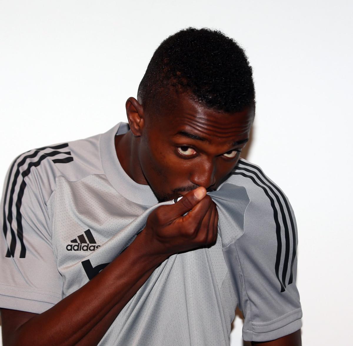 Beşiktaş'tan, Galatasaray'a göndermeli Mensah duyurusu