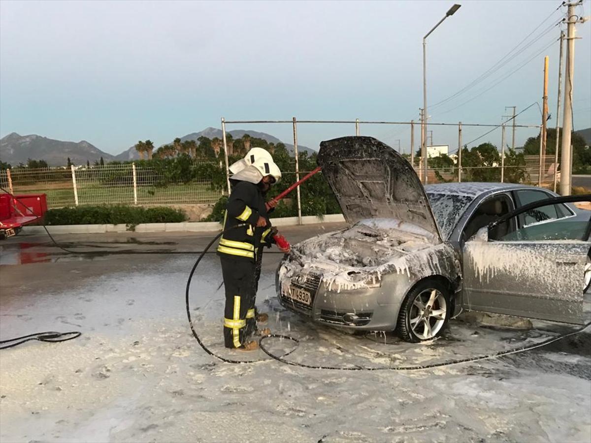 Muğla'da otomobil, akaryakıt istasyonunda alev aldı