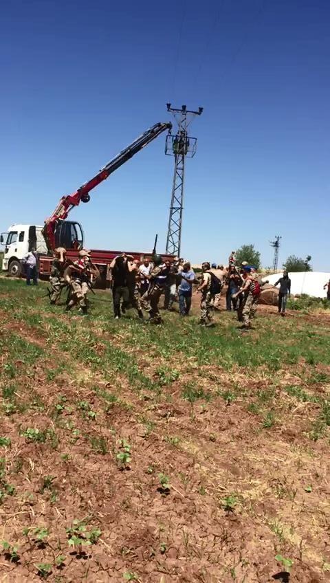 Siverek'te Dicle Elektrik görevlilerine saldırdılar