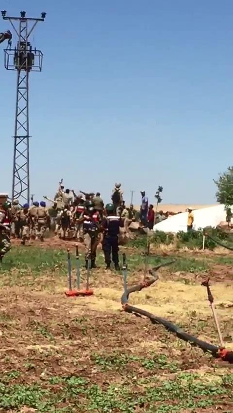 Siverek'te Dicle Elektrik görevlilerine saldırdılar