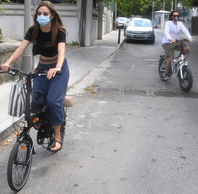 Alina Boz ve Mithat Can Özer arabayı bıraktı