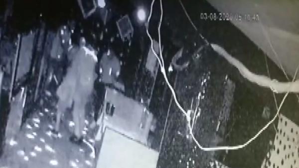 Küçükçekmece'de müzikholde silahlı saldırı