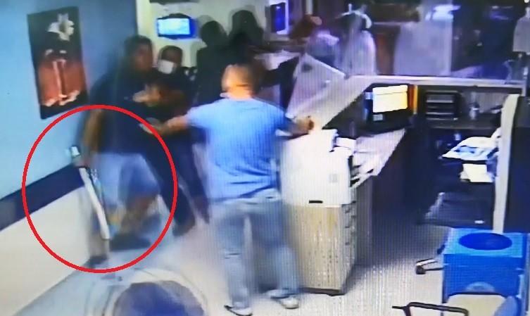 Kocaeli'de hasta yakını, güvenlik görevlisi ve doktora saldırdı