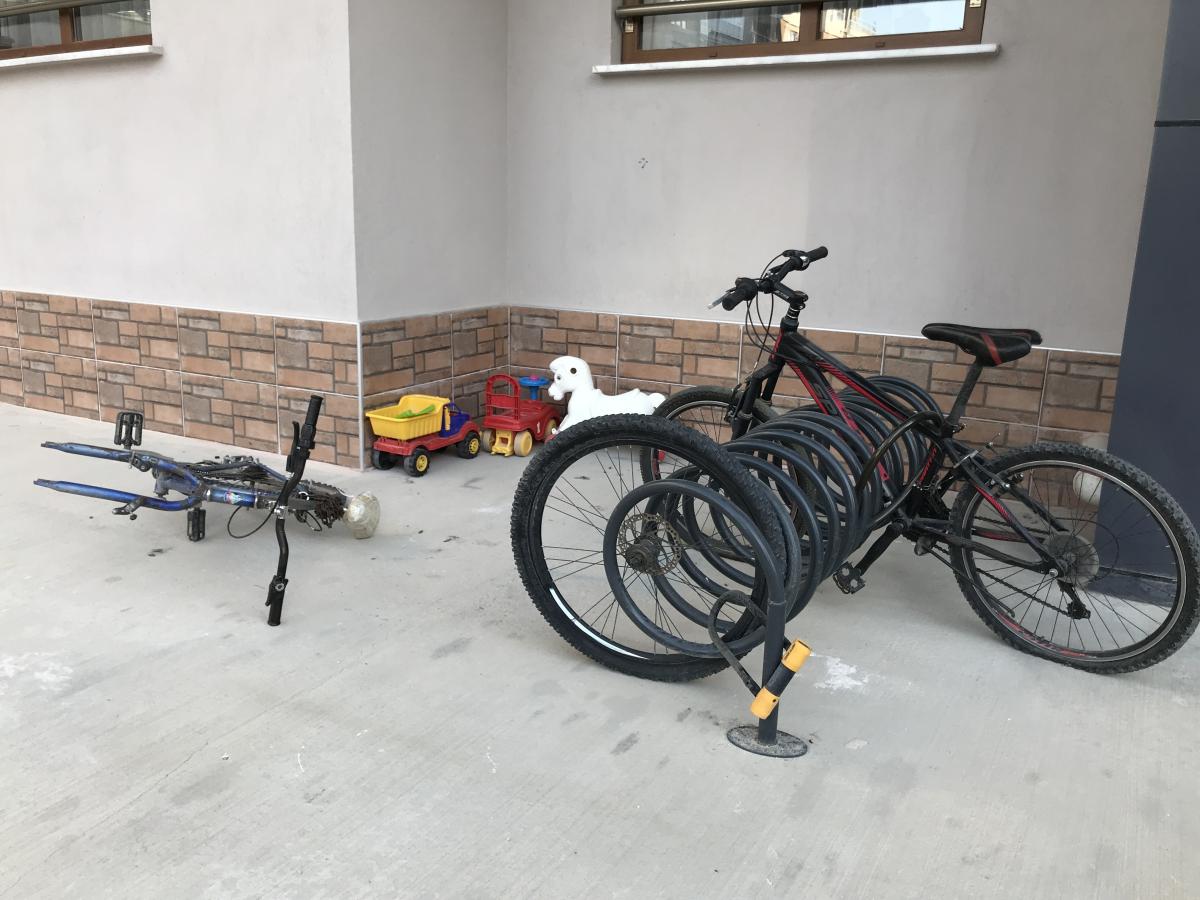 Konya'da kilidi kıramayınca tekerini bırakıp, bisikleti çaldı