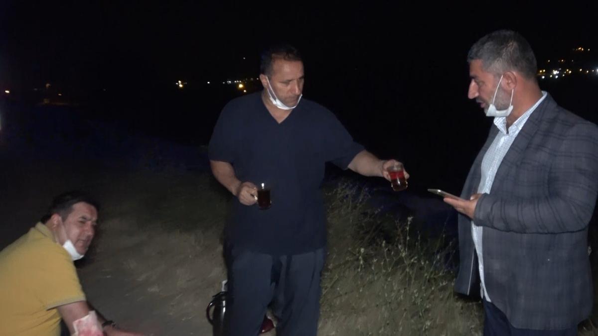 Kırıkkale'de kaza yapan 3 kişi çay içerek rahatladı