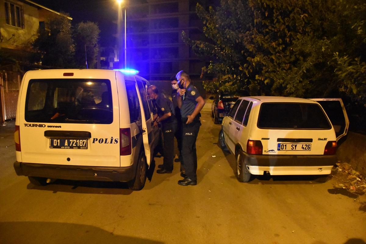 Adana'da bir kişi teybini çalmaya çalıştığı arabada yakalandı