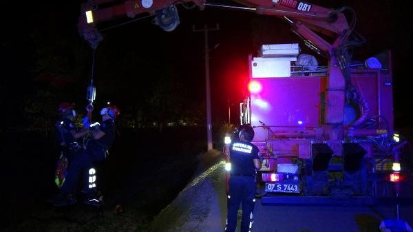 Antalya'da dere yatağına düşen genç kız kurtarıldı